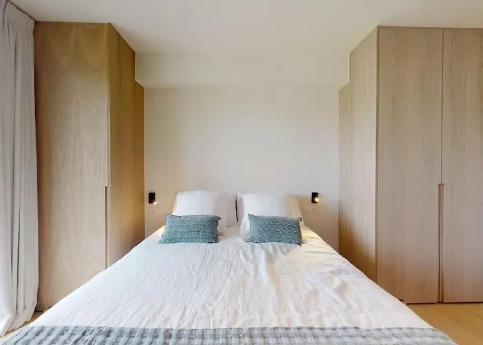 Lush 3Bed/3Bath Penthouse W Deck