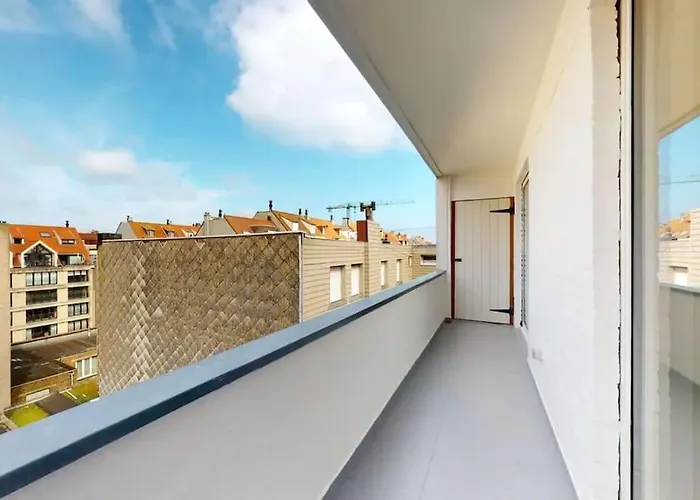 Lush 3Bed/3Bath Penthouse W Deck