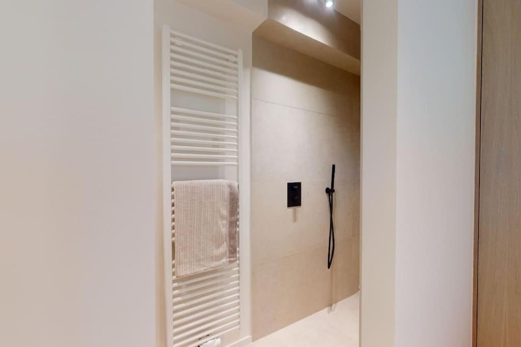 Lush 3bed/3bath Penthouse W Deck Appartement