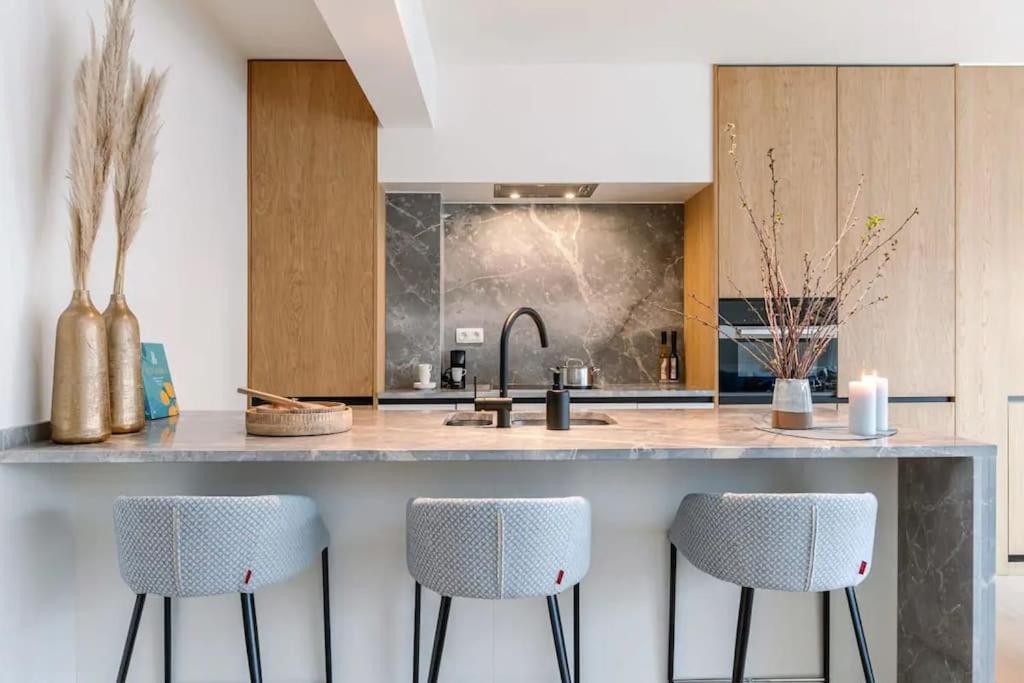 Apartment Lush 3bed/3bath Penthouse W Deck