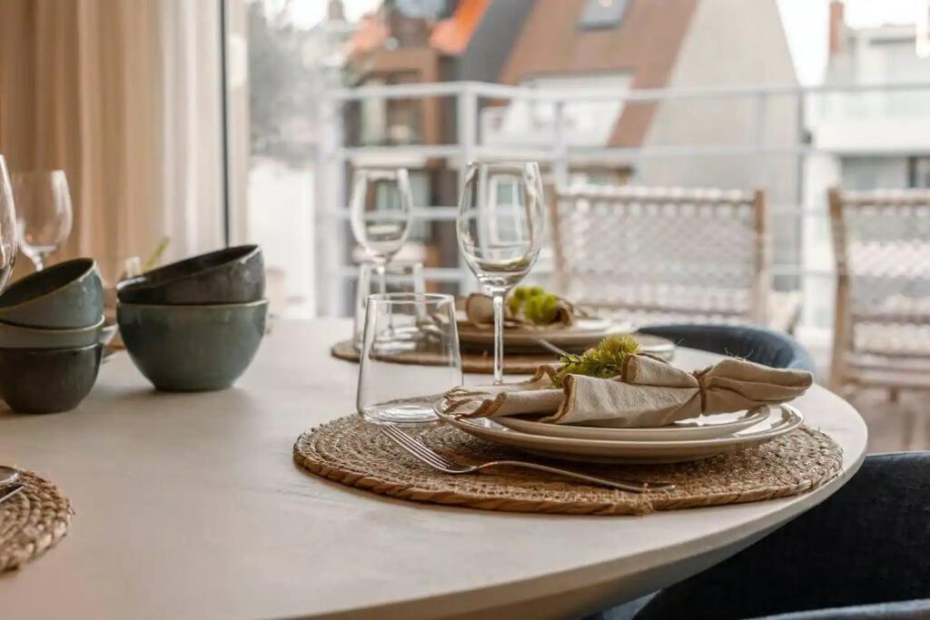 Lush 3bed/3bath Penthouse W Deck Apartment