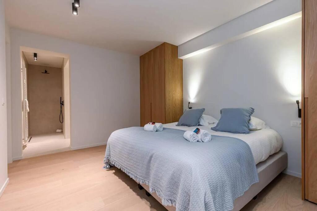 Lush 3bed/3bath Penthouse W Deck Apartment *