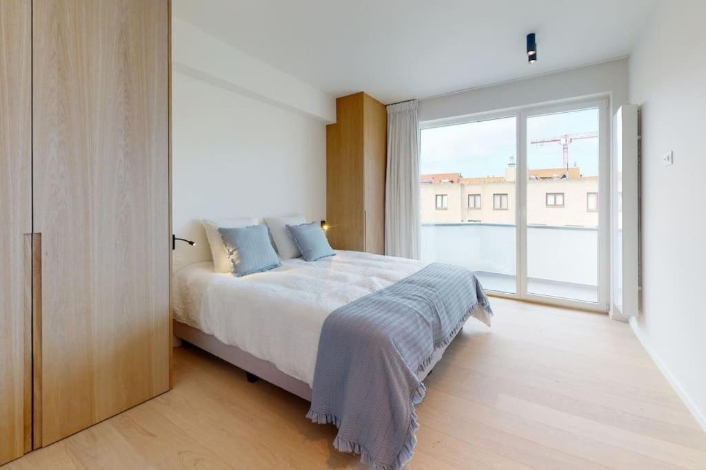 Lush 3bed/3bath Penthouse W Deck Apartment Knokke-Heist