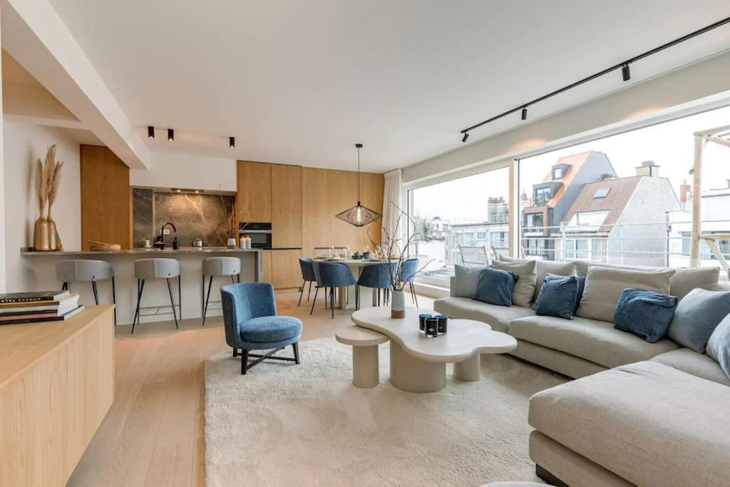 Lush 3bed/3bath Penthouse W Deck *